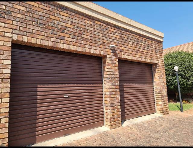 2 BEDROOM TOWNHOUSE FOR SALE IN CLAREMONT